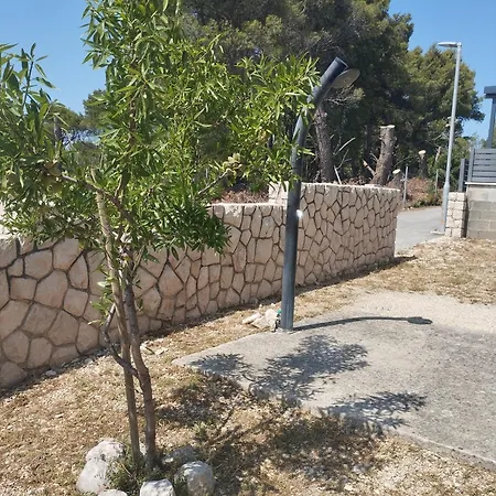 Apartmani Vrsi شقة *