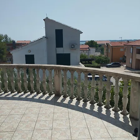 Apartmani Vrsi شقة