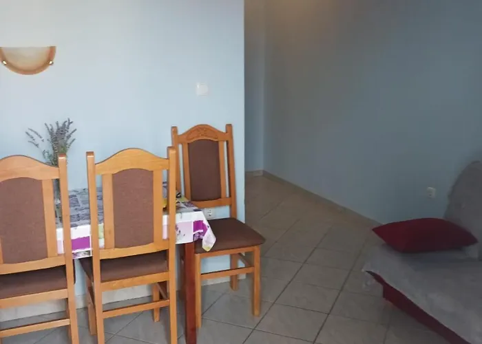 Apartmani Vrsi شقة *