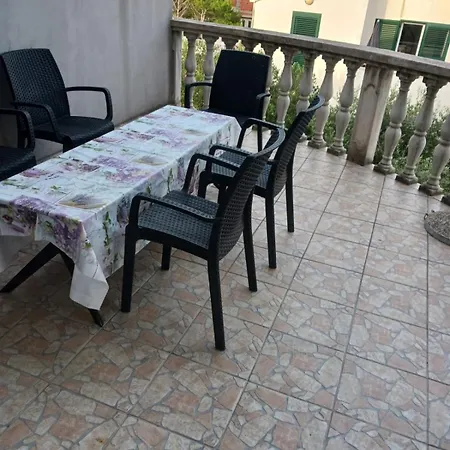 Apartmani Vrsi